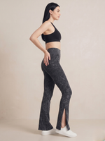 Ispanyol_paca_batikli_tayt_manken_sag_yan_cekim_sporcu_seamless_takim_rahat_fit