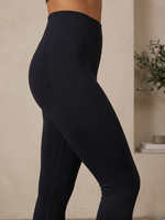 Siyah_tayt_yan_bacak_boy_poz_fit_kalip